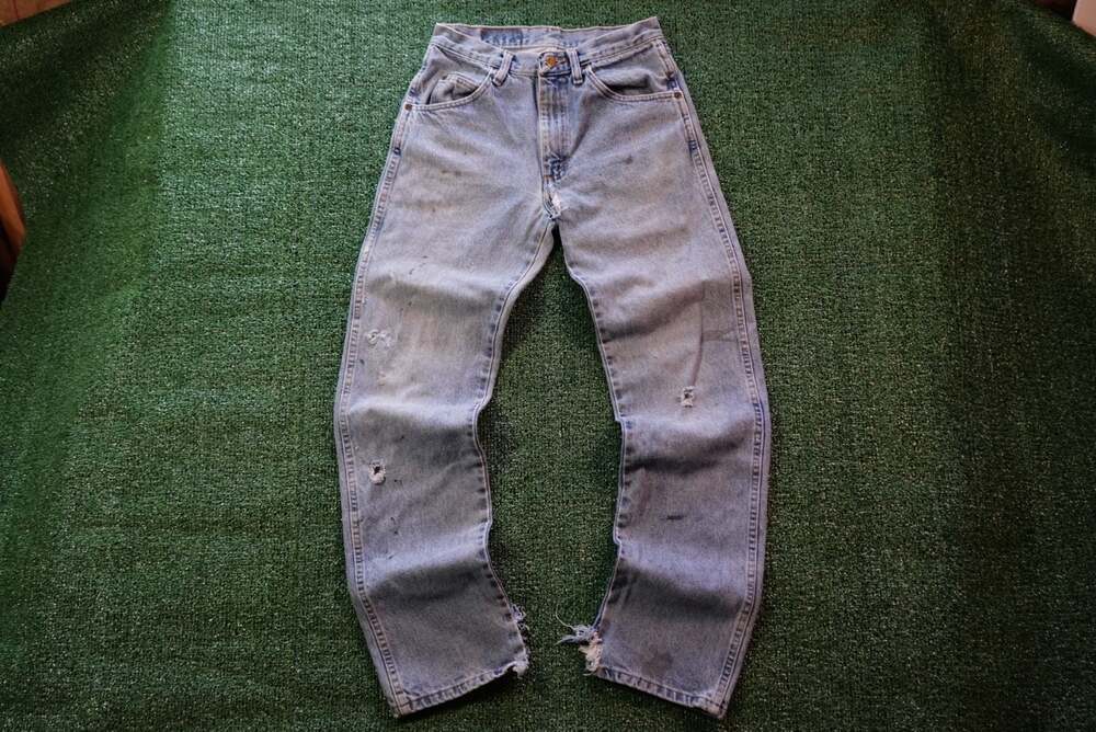 Vintage Wrangler 29x32 Regular Fit Light Wash Distressed Thrashed Denim Jeans